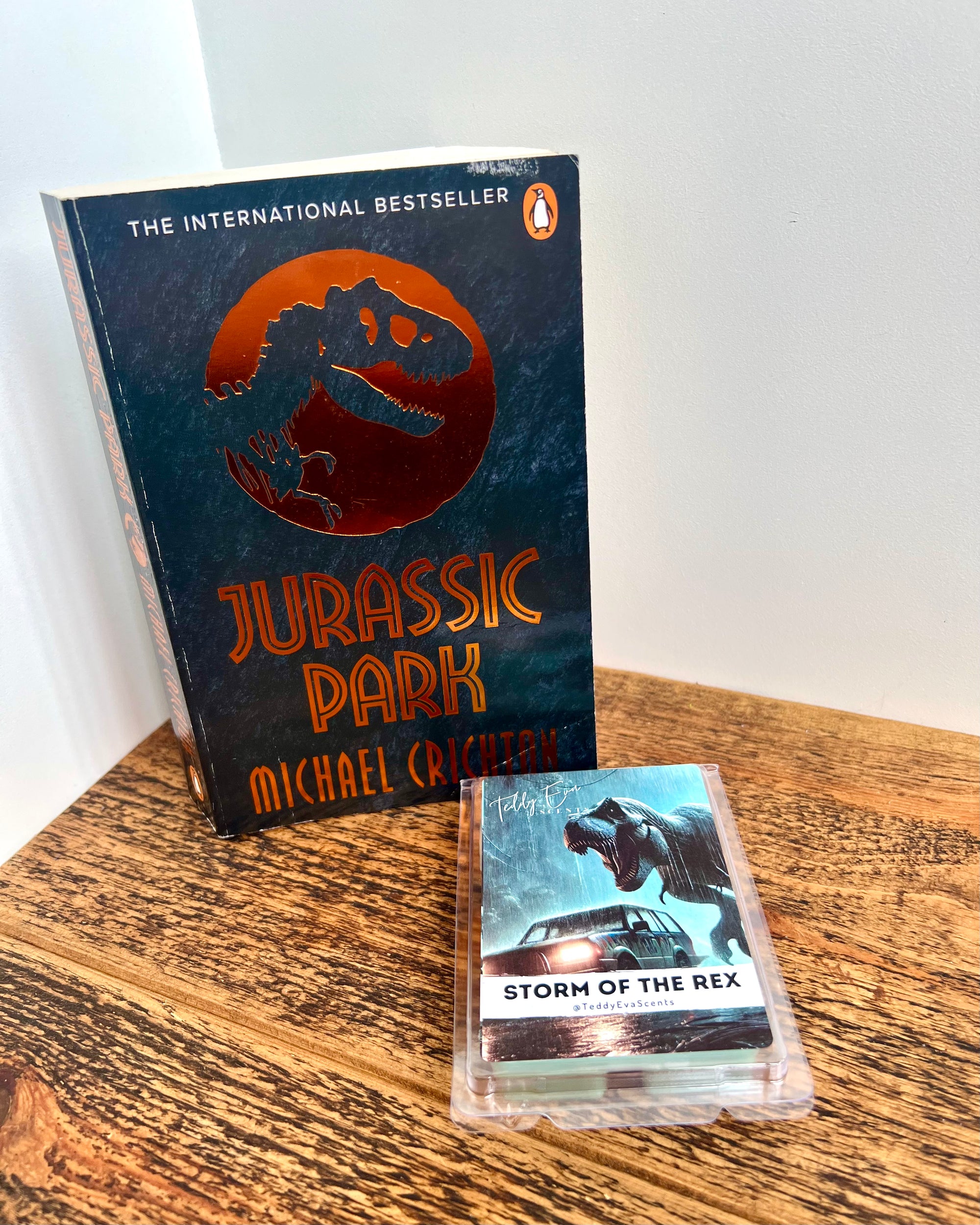 Jurassic Park Book and wax melt gift set